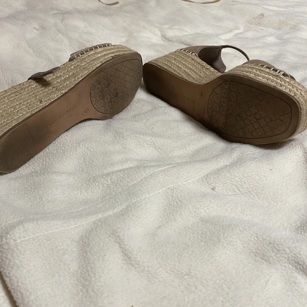 Kelly & Katie Taupe Espadrille Wedge Sandal Sz.9
